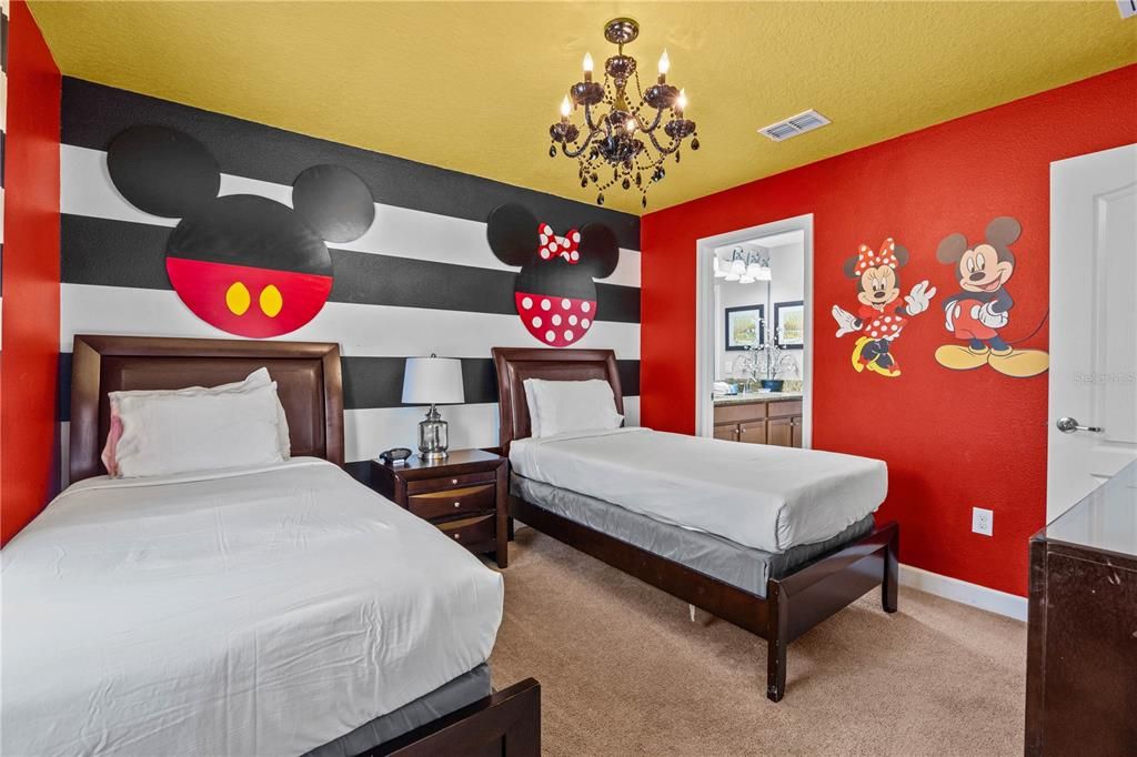 На продажу: $669,000 (6 спален, 6 ванн, 3465 Квадратных фут)