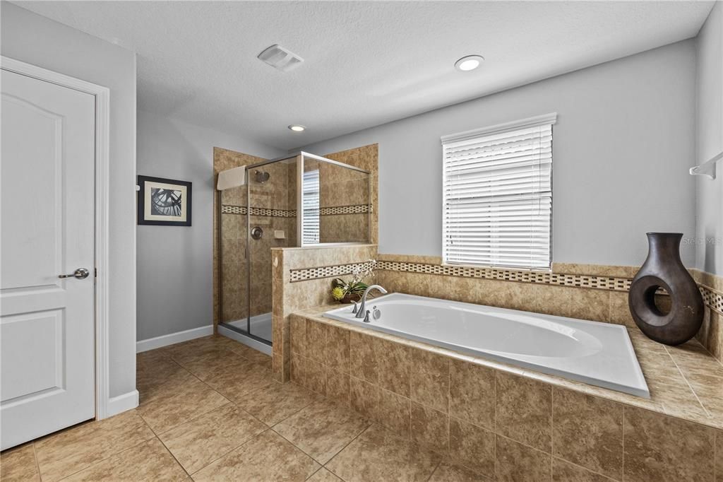 На продажу: $669,000 (6 спален, 6 ванн, 3465 Квадратных фут)