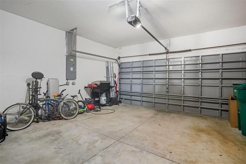 For Sale: $399,900 (3 beds, 2 baths, 2040 Square Feet)