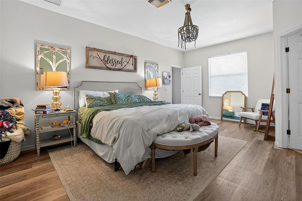 For Sale: $399,900 (3 beds, 2 baths, 2040 Square Feet)