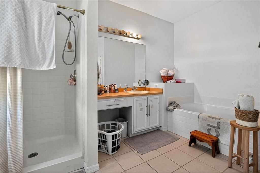 For Sale: $399,900 (3 beds, 2 baths, 2040 Square Feet)