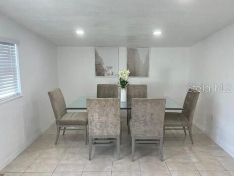 待售: $420,000 (5 贝兹, 3 浴室, 1666 平方英尺)