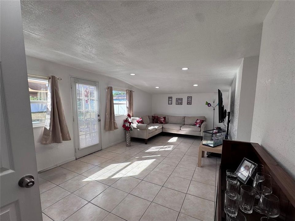 待售: $420,000 (5 贝兹, 3 浴室, 1666 平方英尺)