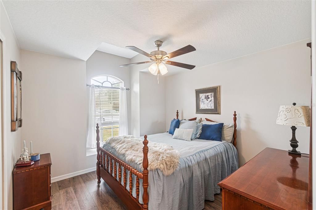 For Sale: $385,000 (3 beds, 2 baths, 1734 Square Feet)