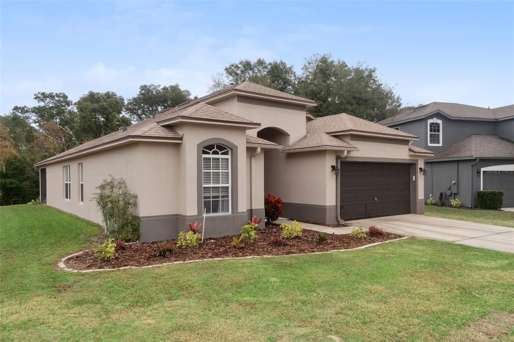 For Sale: $385,000 (3 beds, 2 baths, 1734 Square Feet)