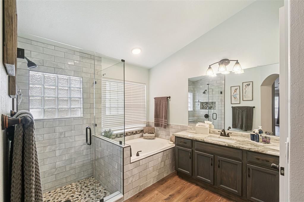 For Sale: $385,000 (3 beds, 2 baths, 1734 Square Feet)