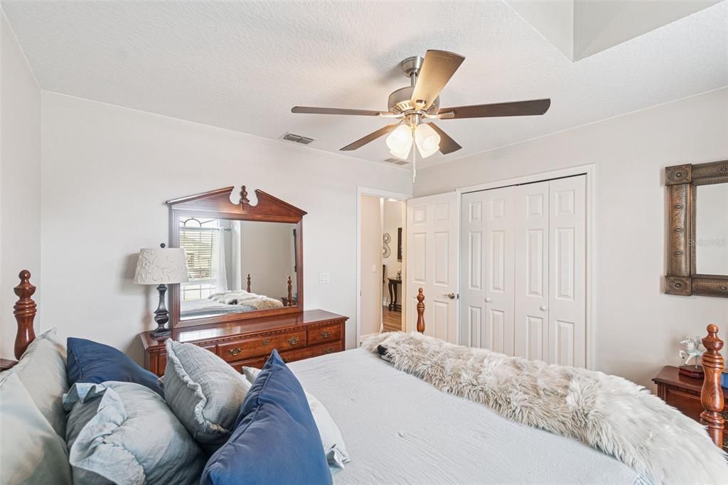 For Sale: $385,000 (3 beds, 2 baths, 1734 Square Feet)