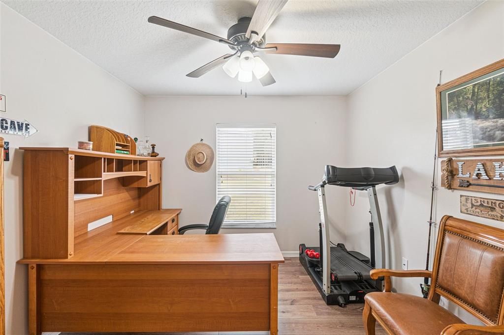 For Sale: $385,000 (3 beds, 2 baths, 1734 Square Feet)