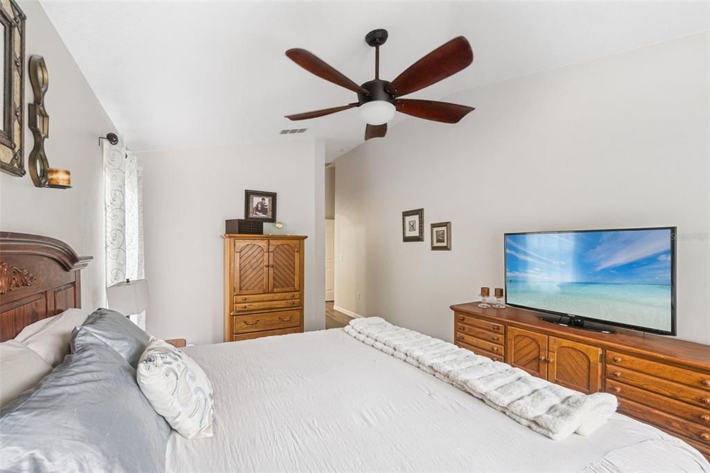 For Sale: $385,000 (3 beds, 2 baths, 1734 Square Feet)