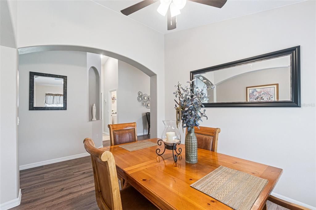 For Sale: $385,000 (3 beds, 2 baths, 1734 Square Feet)