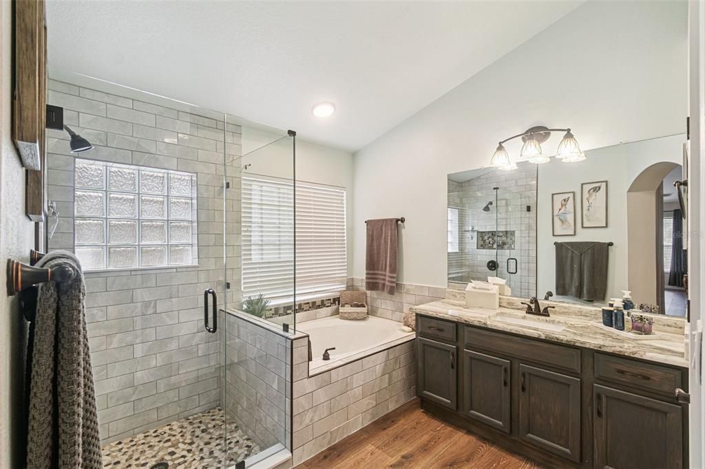 For Sale: $385,000 (3 beds, 2 baths, 1734 Square Feet)