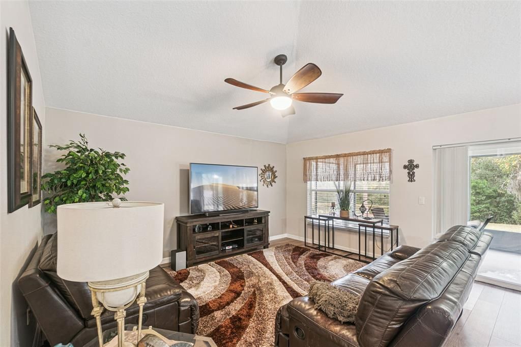 For Sale: $385,000 (3 beds, 2 baths, 1734 Square Feet)