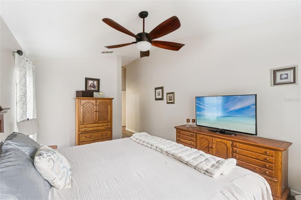 For Sale: $385,000 (3 beds, 2 baths, 1734 Square Feet)