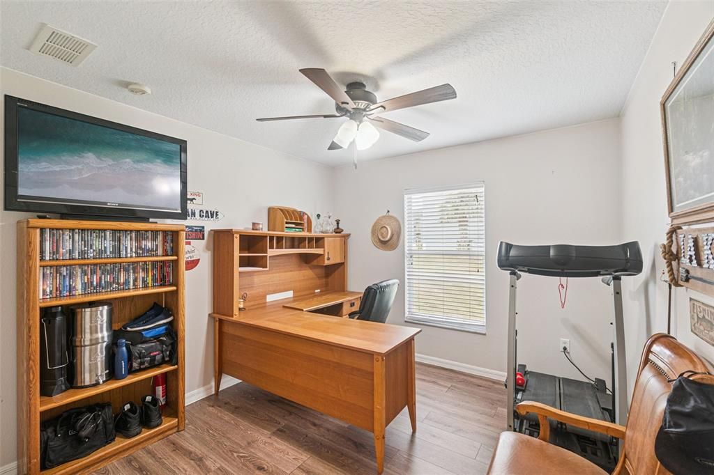 For Sale: $385,000 (3 beds, 2 baths, 1734 Square Feet)