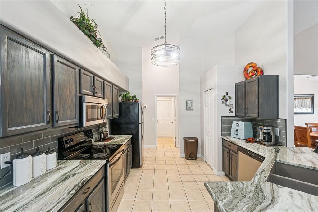 For Sale: $385,000 (3 beds, 2 baths, 1734 Square Feet)