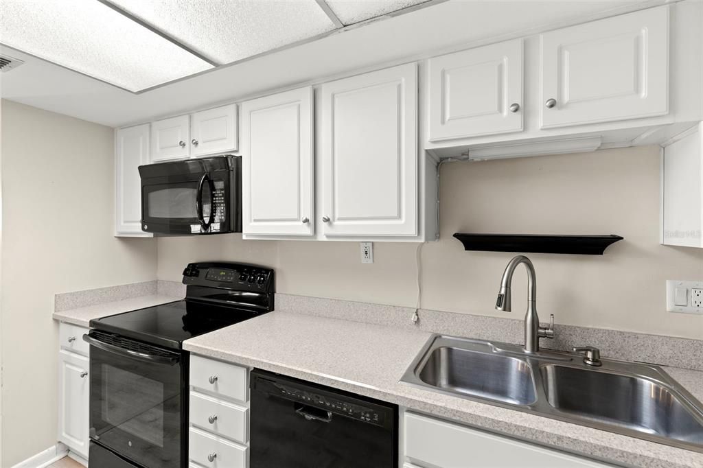 En Venta: $229,000 (2 camas, 2 baños, 1100 Pies cuadrados)