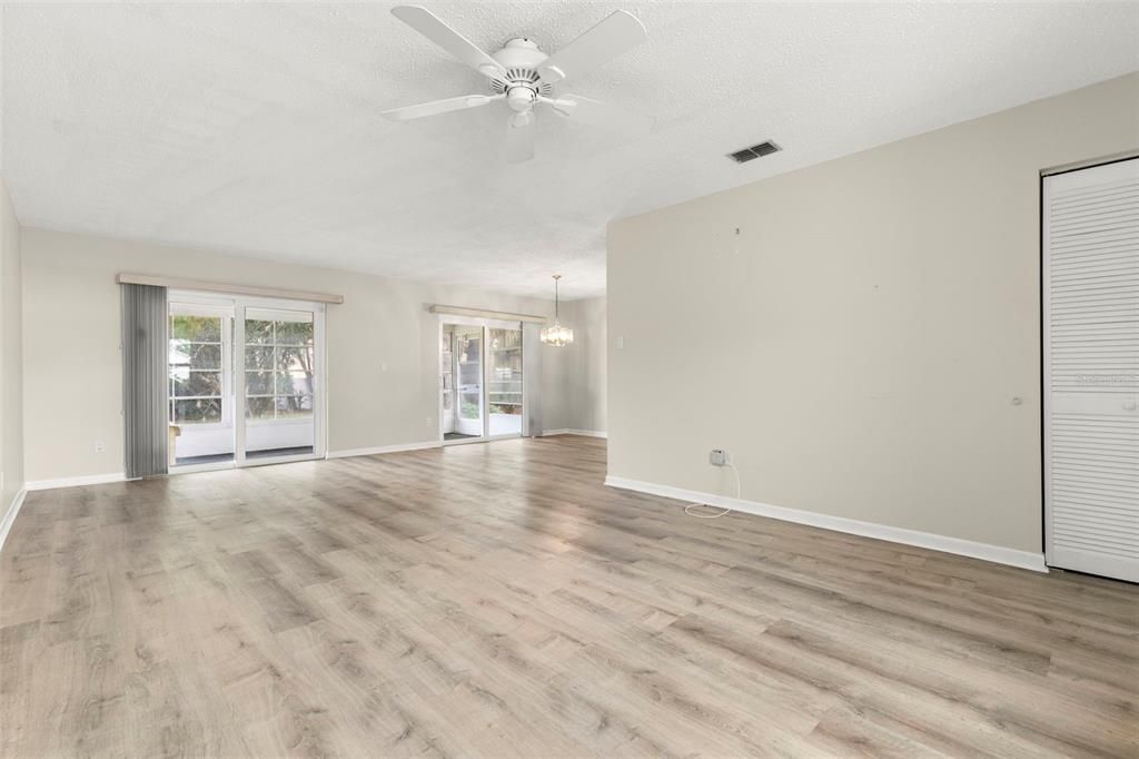 En Venta: $229,000 (2 camas, 2 baños, 1100 Pies cuadrados)