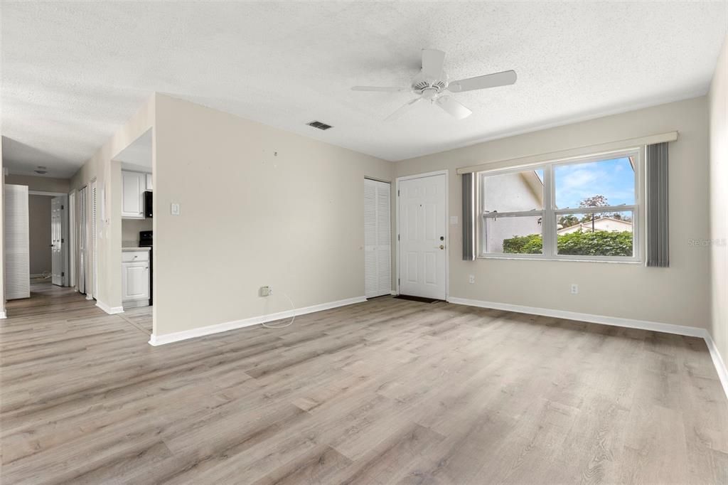 En Venta: $229,000 (2 camas, 2 baños, 1100 Pies cuadrados)