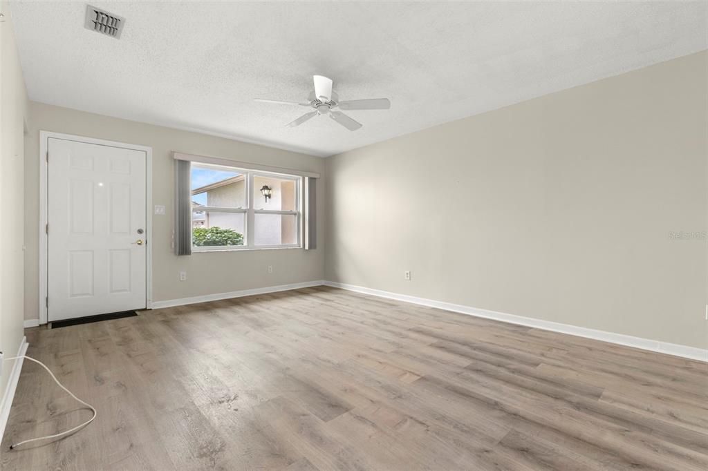 En Venta: $229,000 (2 camas, 2 baños, 1100 Pies cuadrados)