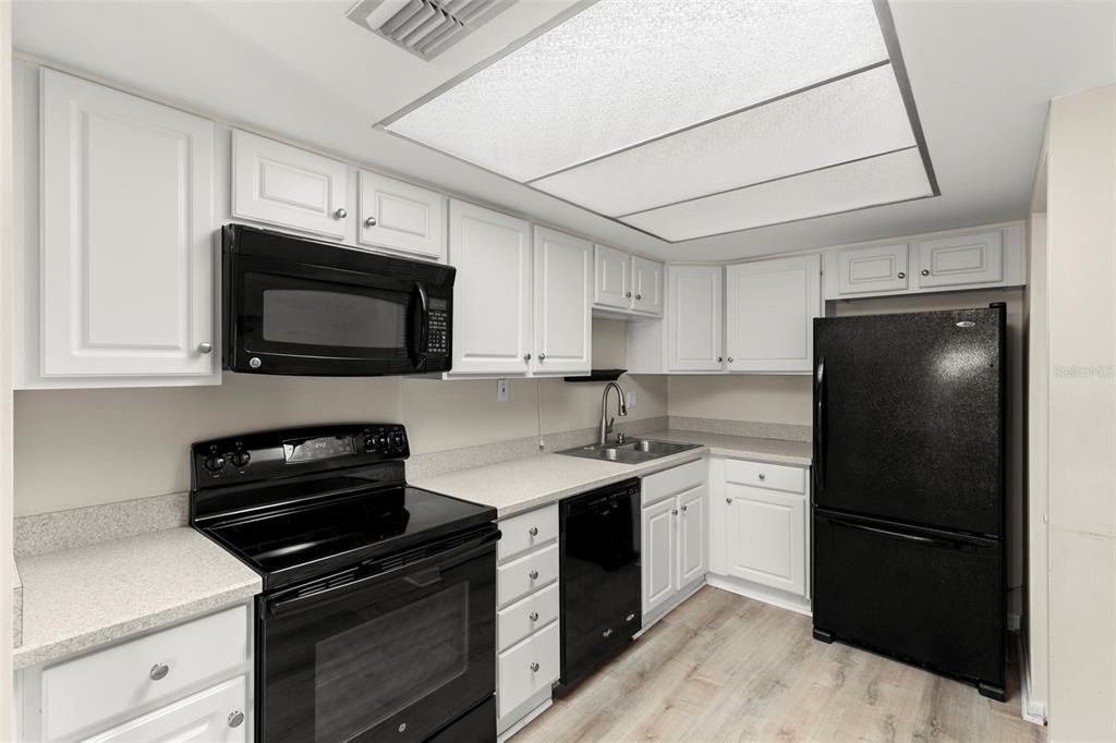 En Venta: $229,000 (2 camas, 2 baños, 1100 Pies cuadrados)