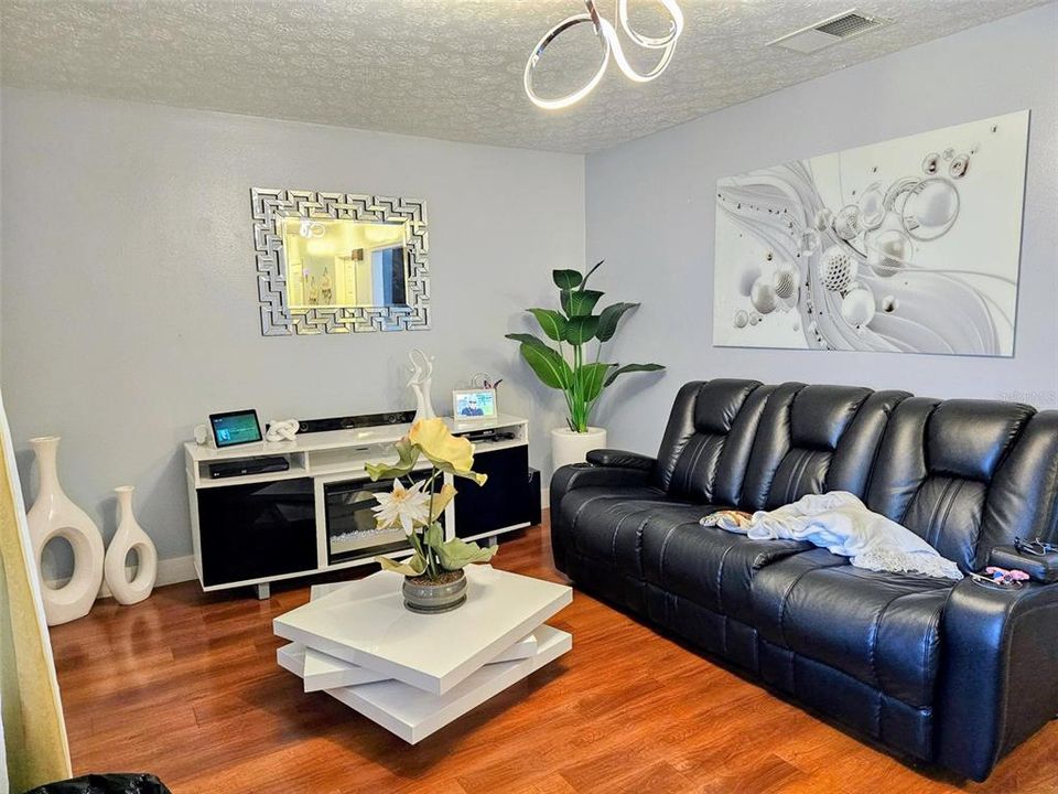 En Venta: $375,000 (3 camas, 2 baños, 1446 Pies cuadrados)