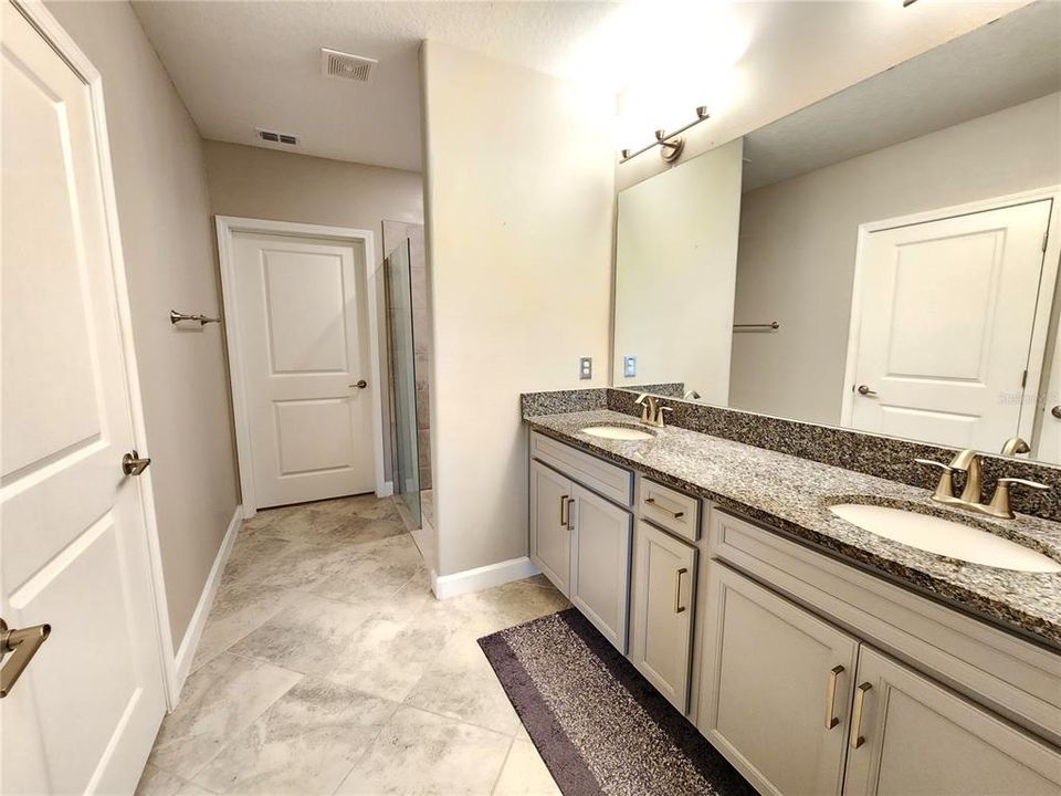 В аренду: $2,350 (2 спален, 2 ванн, 1737 Квадратных фут)