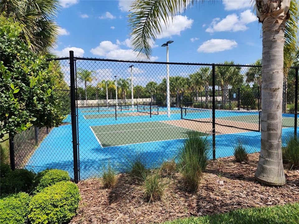 В аренду: $2,350 (2 спален, 2 ванн, 1737 Квадратных фут)