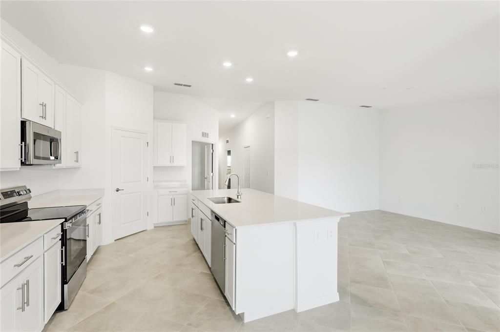 В аренду: $3,100 (2 спален, 2 ванн, 1366 Квадратных фут)