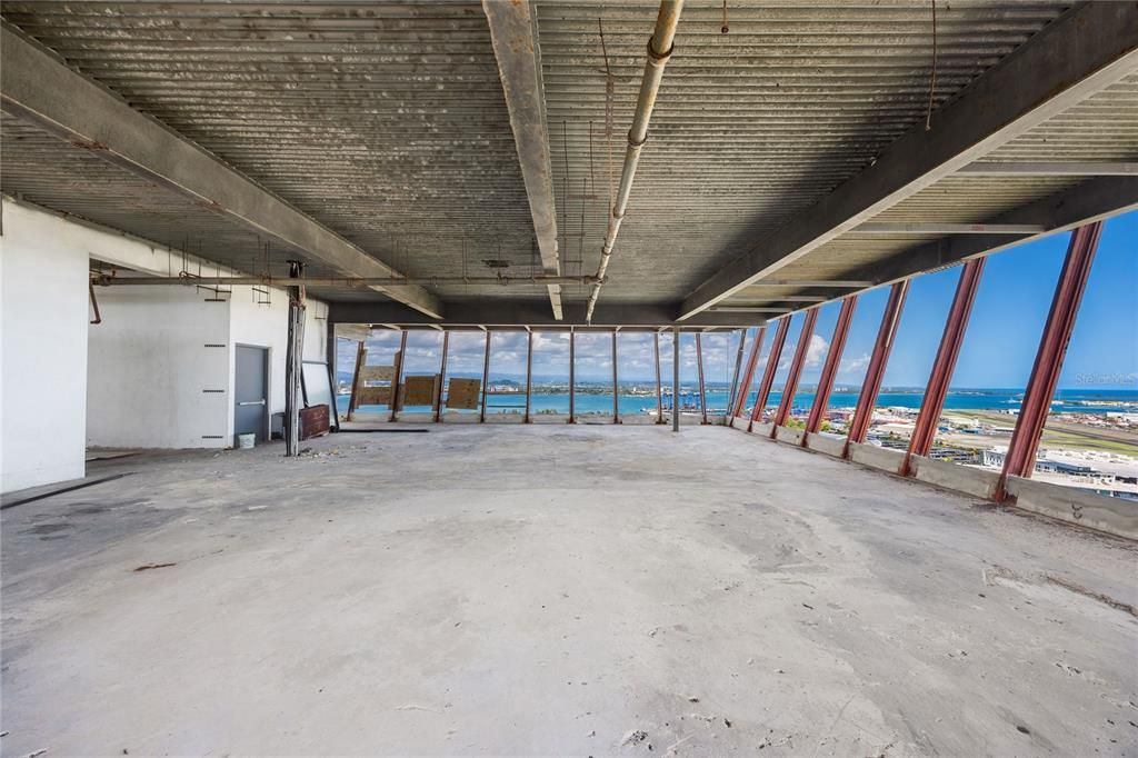 На продажу: $3,850,000 (1 спален, 1 ванн, 9792 Квадратных фут)