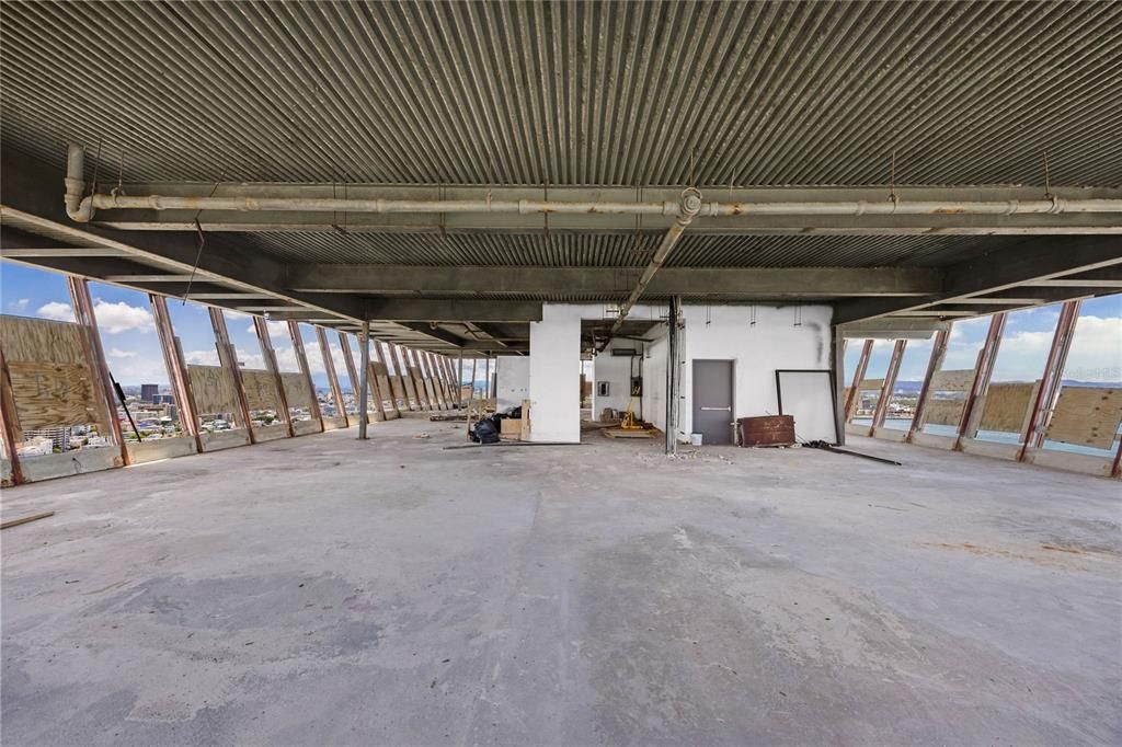 На продажу: $3,850,000 (1 спален, 1 ванн, 9792 Квадратных фут)