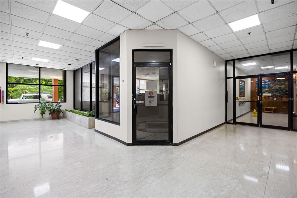 На продажу: $3,850,000 (1 спален, 1 ванн, 9792 Квадратных фут)