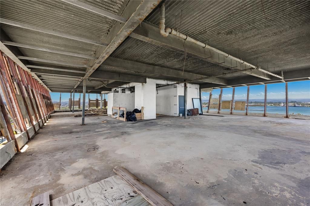 На продажу: $3,850,000 (1 спален, 1 ванн, 9792 Квадратных фут)