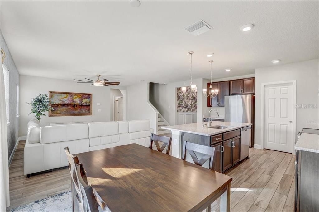 待售: $475,000 (5 贝兹, 3 浴室, 2627 平方英尺)