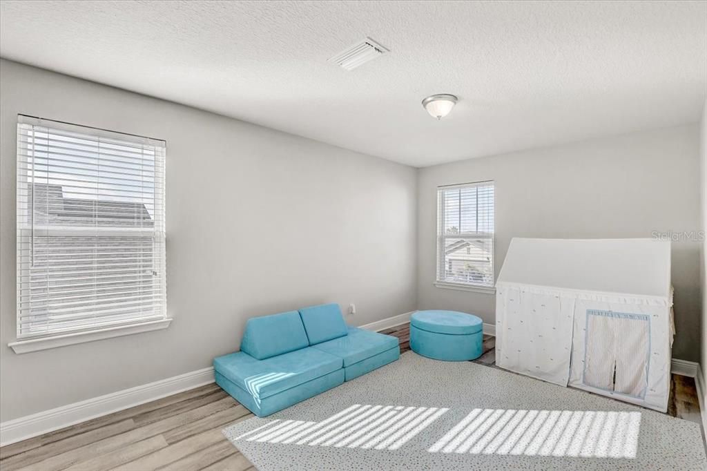 待售: $475,000 (5 贝兹, 3 浴室, 2627 平方英尺)