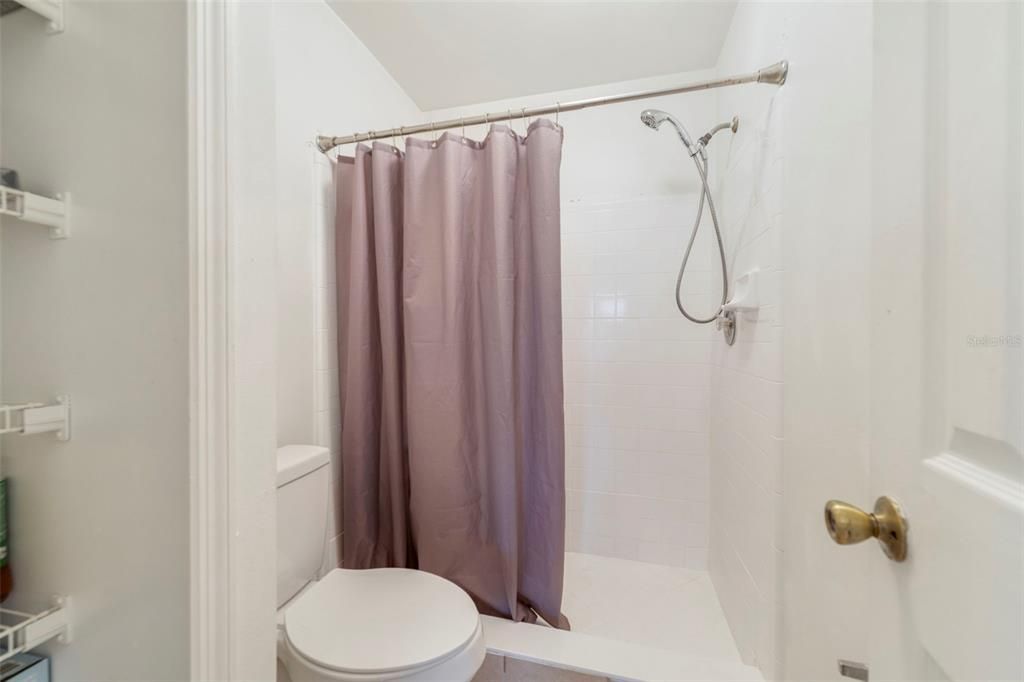 На продажу: $205,000 (2 спален, 2 ванн, 874 Квадратных фут)