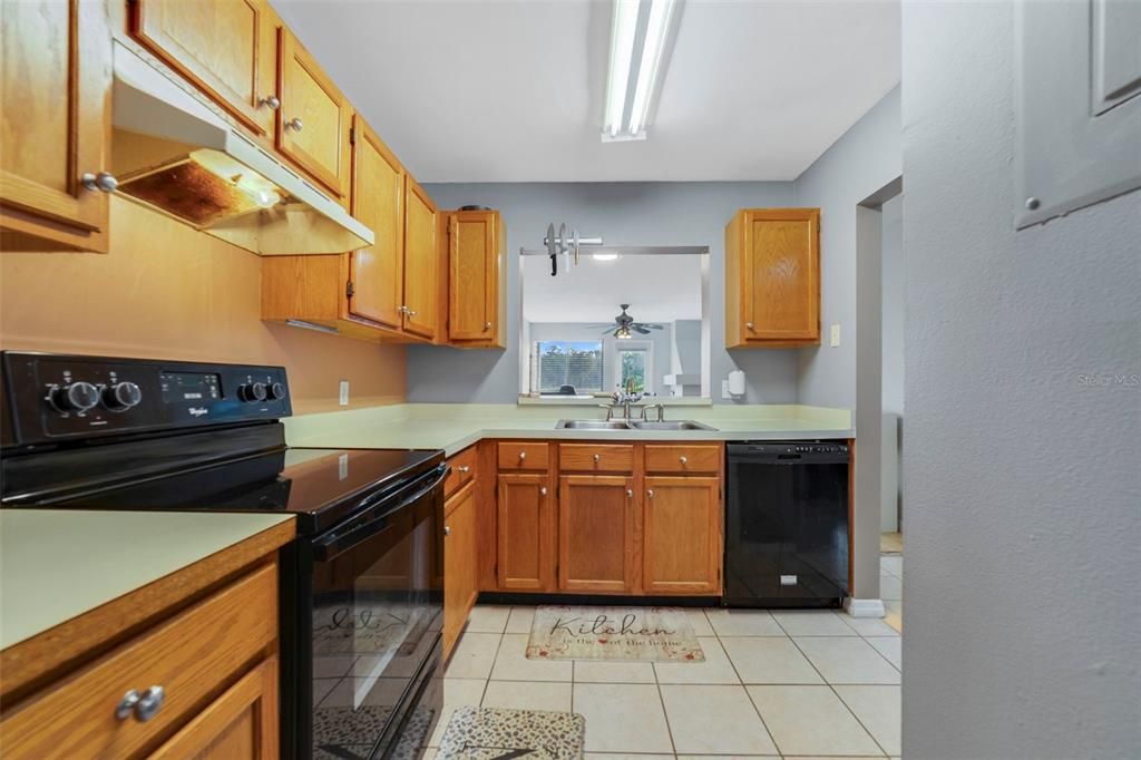 На продажу: $205,000 (2 спален, 2 ванн, 874 Квадратных фут)