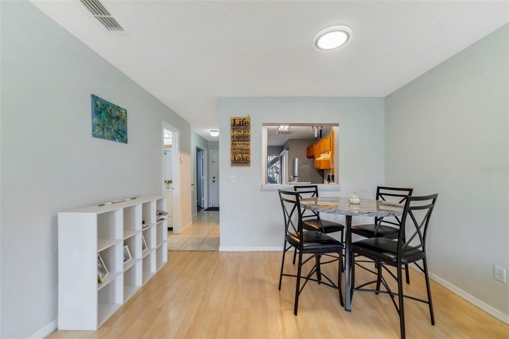 На продажу: $205,000 (2 спален, 2 ванн, 874 Квадратных фут)