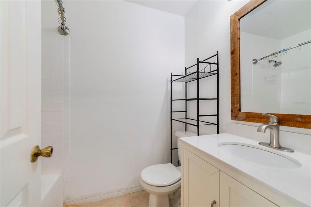 На продажу: $205,000 (2 спален, 2 ванн, 874 Квадратных фут)