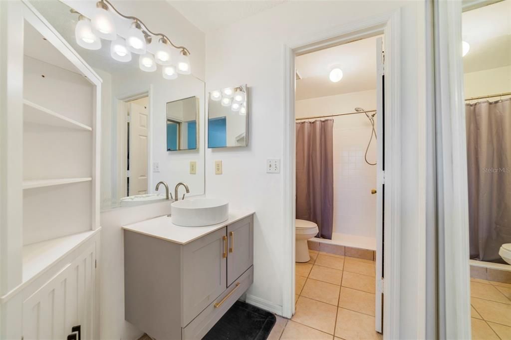 На продажу: $205,000 (2 спален, 2 ванн, 874 Квадратных фут)