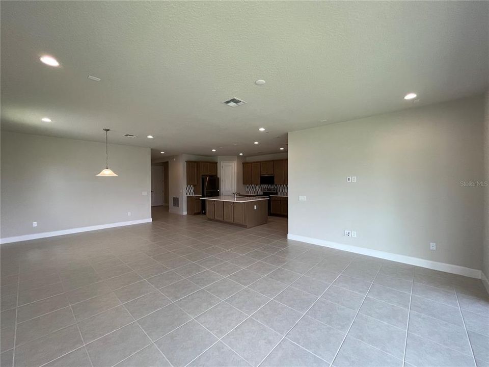 En Renta: $2,550 (4 camas, 3 baños, 2200 Pies cuadrados)