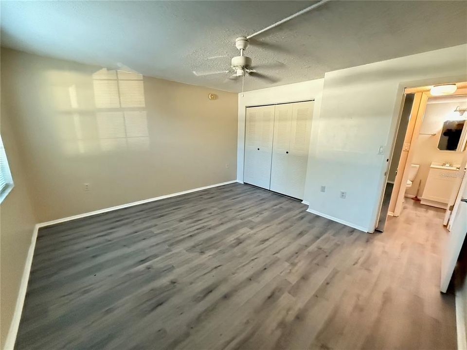 For Sale: $120,000 (1 beds, 1 baths, 760 Square Feet)