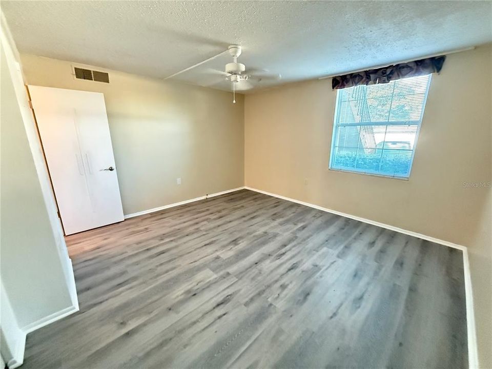 For Sale: $120,000 (1 beds, 1 baths, 760 Square Feet)
