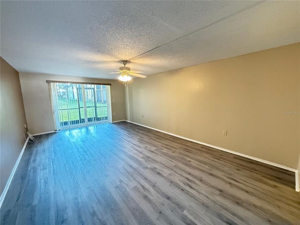 For Sale: $120,000 (1 beds, 1 baths, 760 Square Feet)