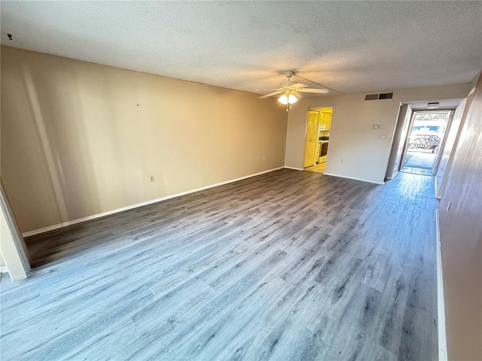 For Sale: $120,000 (1 beds, 1 baths, 760 Square Feet)