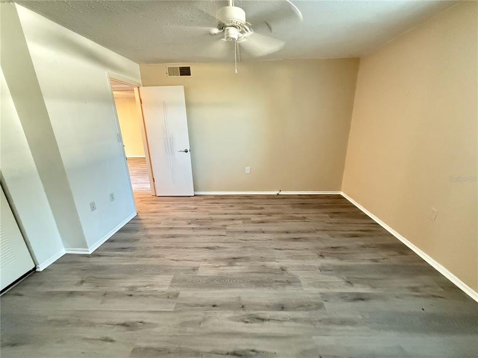 For Sale: $120,000 (1 beds, 1 baths, 760 Square Feet)