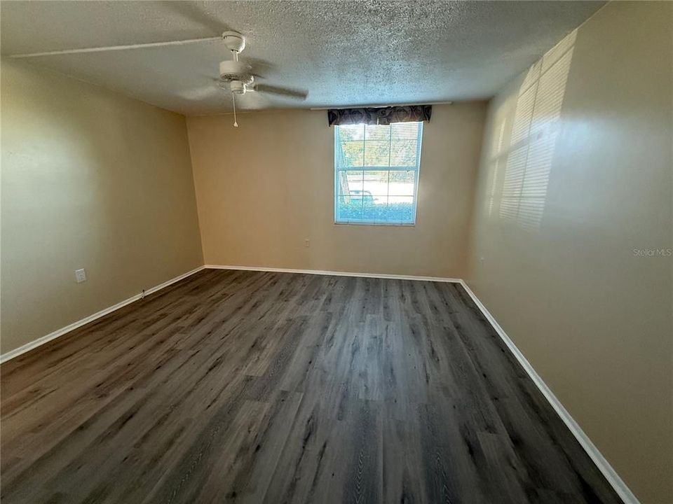 For Sale: $120,000 (1 beds, 1 baths, 760 Square Feet)