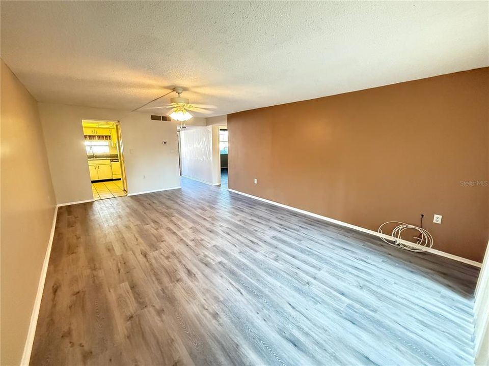 For Sale: $120,000 (1 beds, 1 baths, 760 Square Feet)