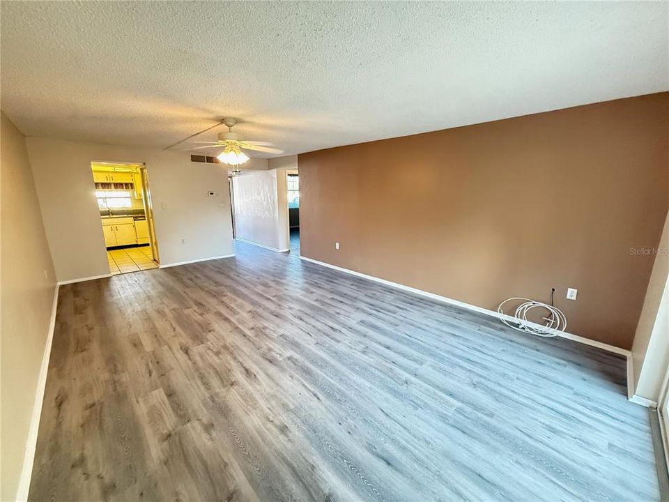 For Sale: $120,000 (1 beds, 1 baths, 760 Square Feet)