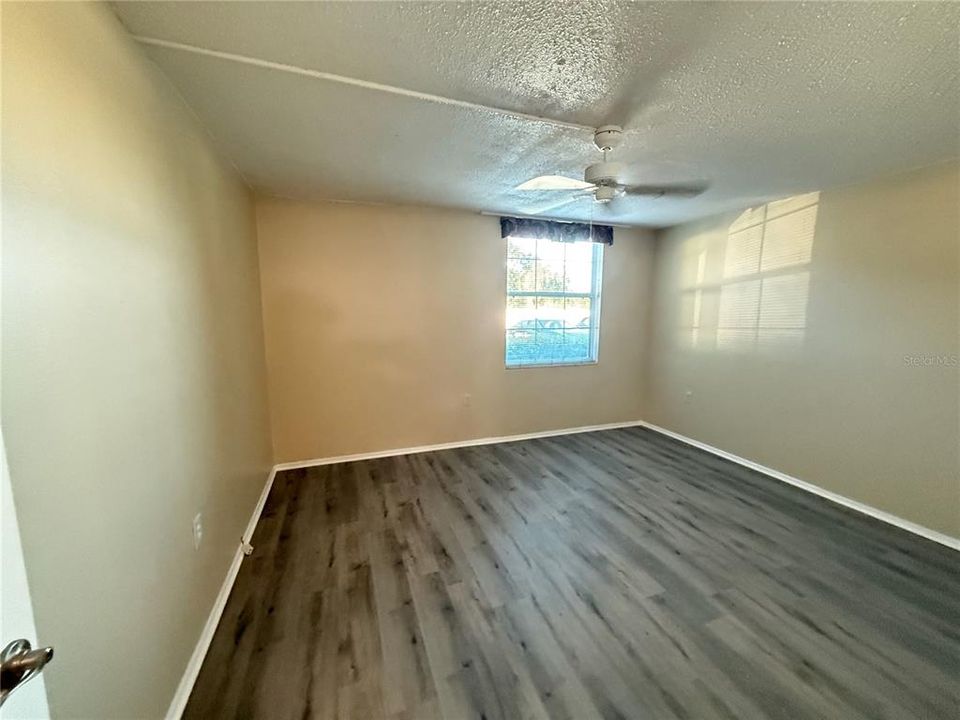 For Sale: $120,000 (1 beds, 1 baths, 760 Square Feet)