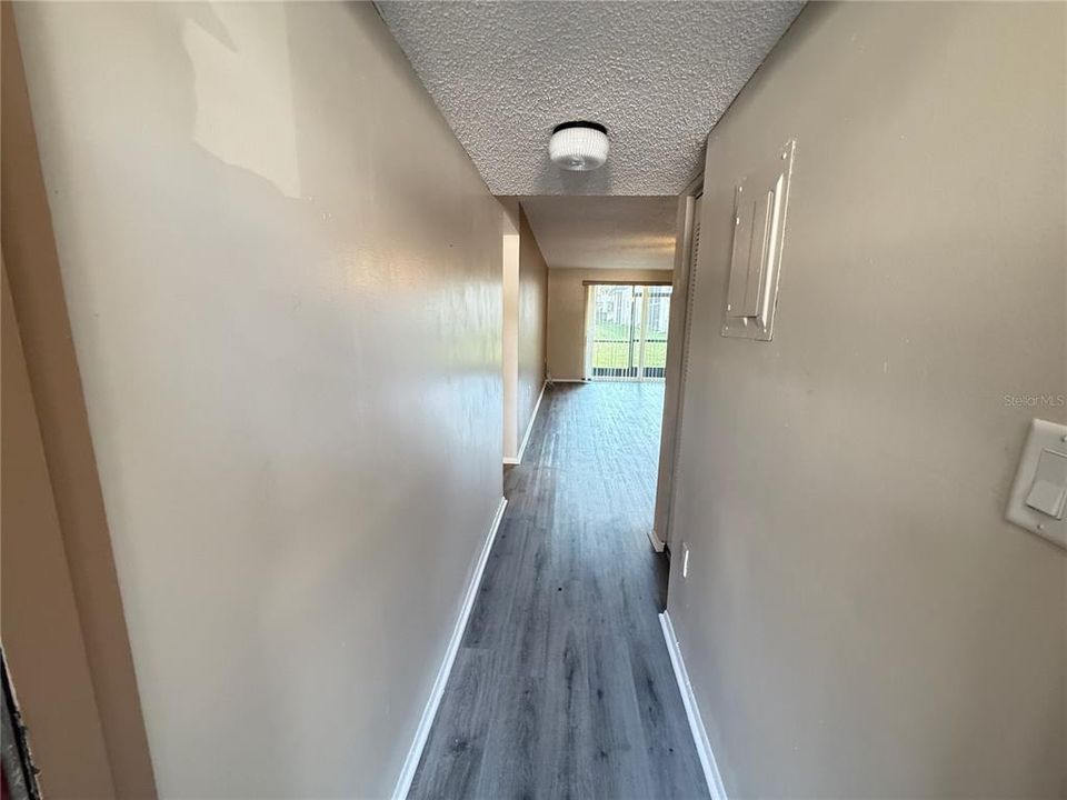 For Sale: $120,000 (1 beds, 1 baths, 760 Square Feet)